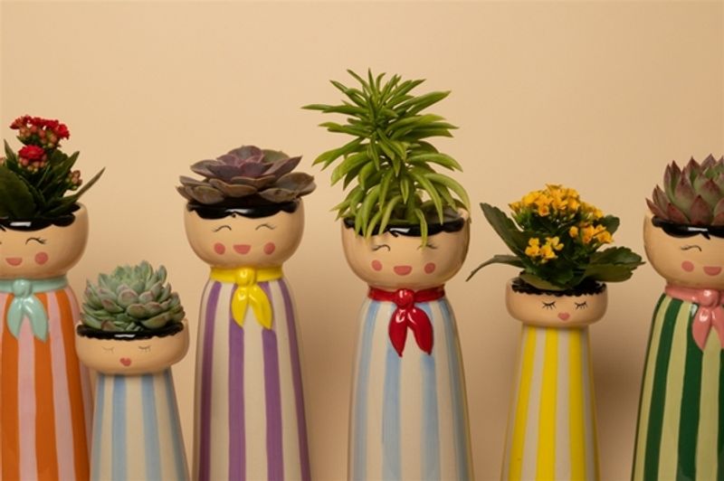 VASE – Mrs med skjerf – rød og lyseblå