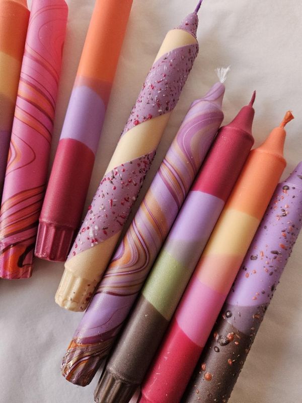 HÅNDLAGET STEARINLYS – Rosa & brun konfetti – Mrs. Miccio