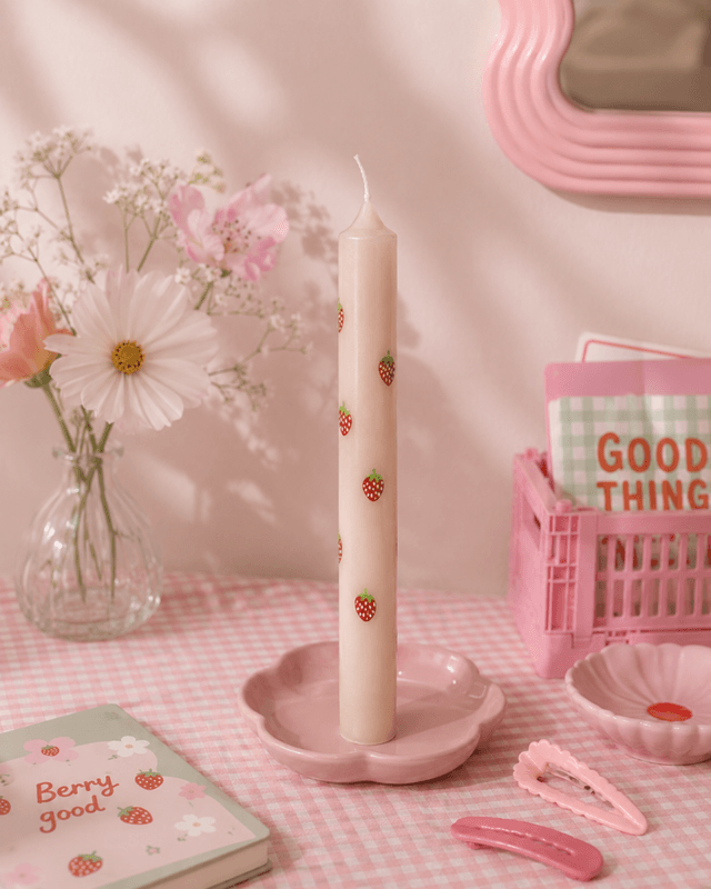 HÅNDMALT LYS – Rosa med jordbær – Mimucandles