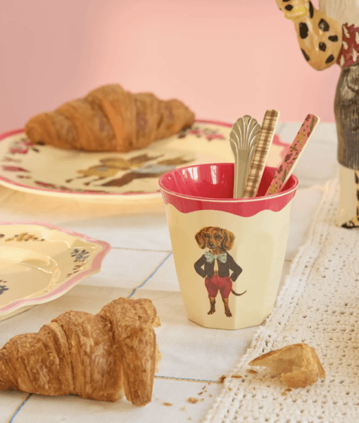 Hovedbilde MEDIUM KOPP – Hund i Dress – Rice x Nathalie ...