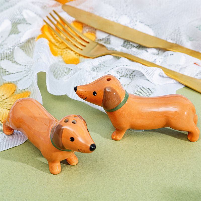 SALT- OG PEPPERBØSSER – Dachshund – Sass & Belle