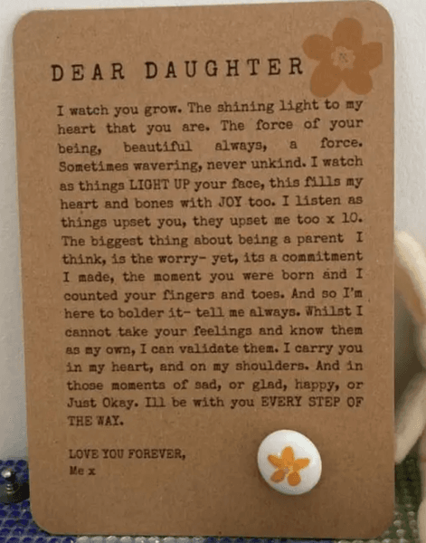 Hovedbilde LOMMEVENN – Dear Daughter – Pals in Your Pocket