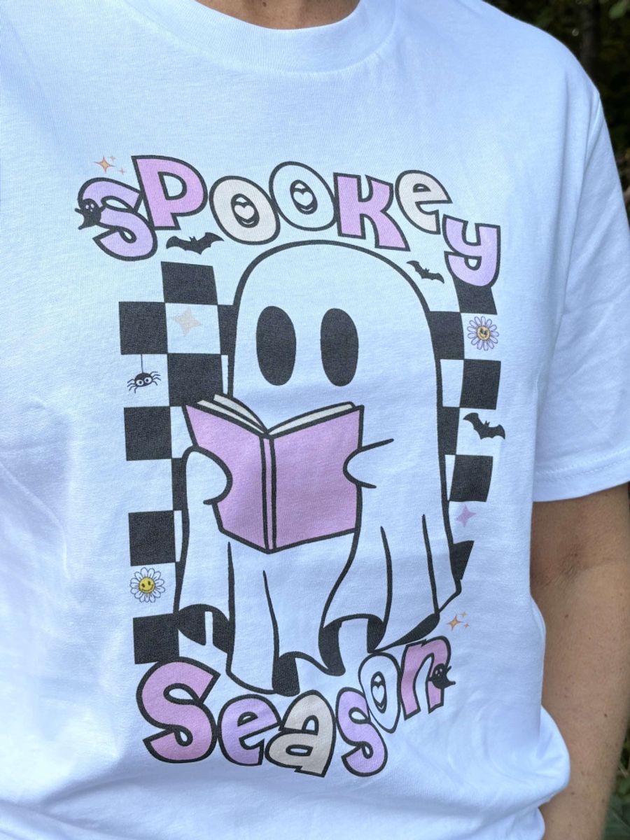 T-SKJORTE – Spooky Season – Medium Fit – Festligetrykk