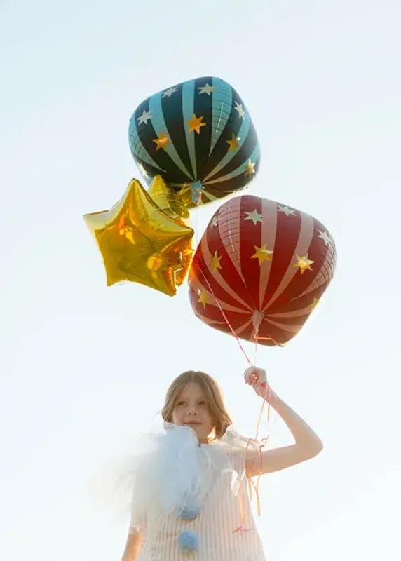 FOLIEBALLONG – Stjerneball – Grønn med Gullstjerner – PartyDeco