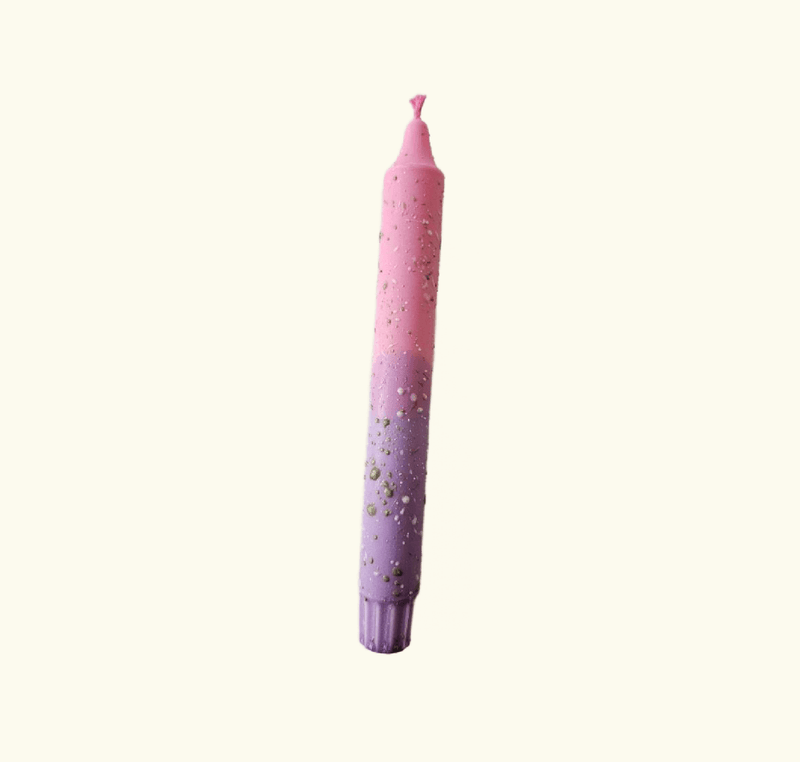 HÅNDLAGET STEARINLYS – Konfetti – Rosa lilla – Mrs. Miccio