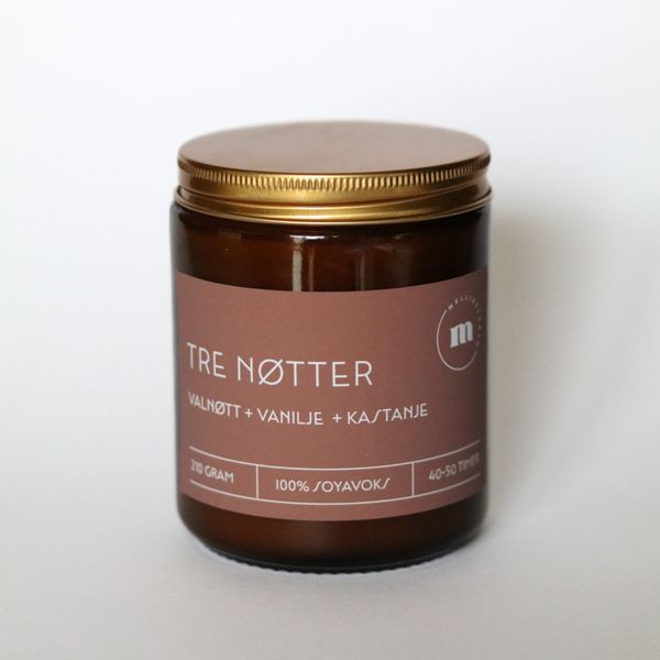 Hovedbilde STORT DUFTLYS – Tre nøtter – Mellie Studio