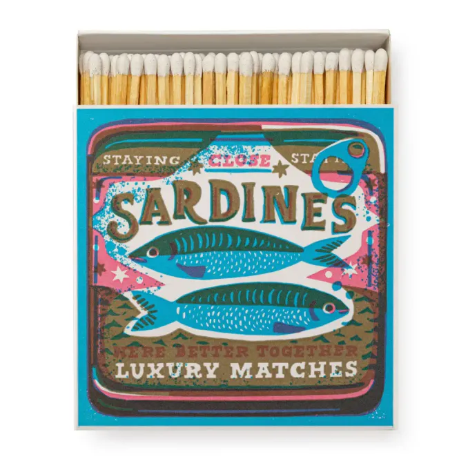 Hovedbilde FYRSTIKKER – Sardines – Archivist