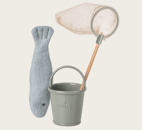 Hovedbilde FISKEUTSTYR TIL MUSENE – Med bøtte, fisk og hov ...