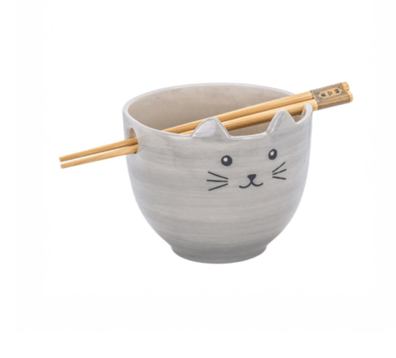 NUDDELBOLLE – Katt med spisepinner – Sass & Belle